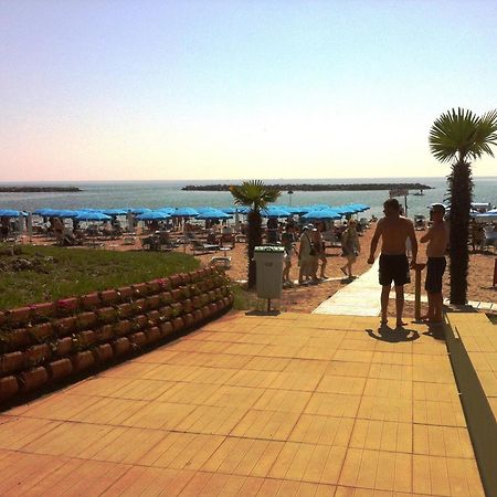 Airone Bianco Residence Village リド・デッレ・ナツィオーニ エクステリア 写真